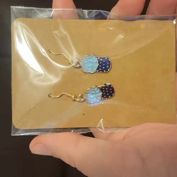 Matching Potted Plant Earrings and Necklace Set - Picture 2 of 3